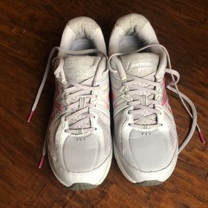 New Balance 847v2 walking shoes